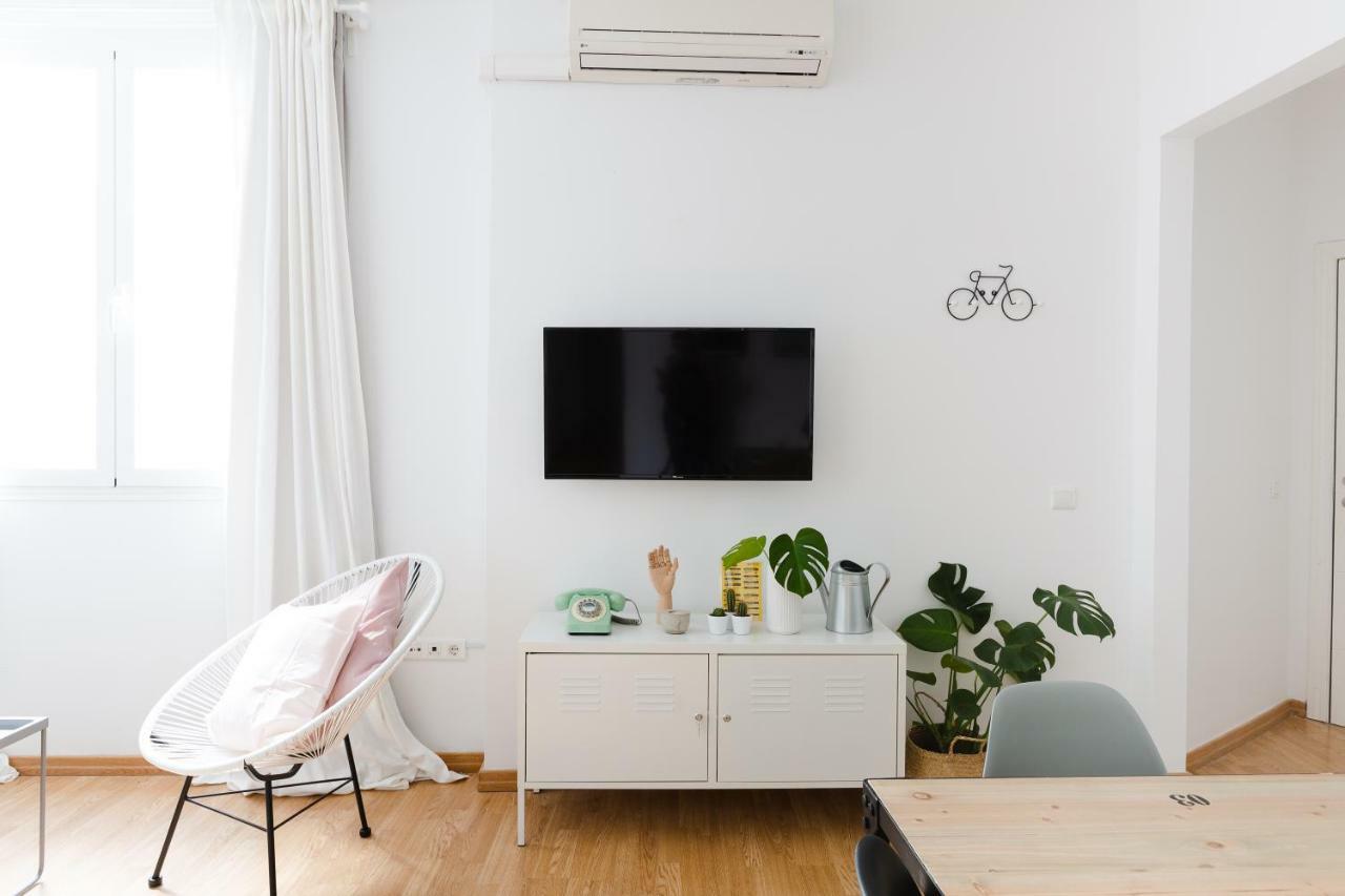 Apartament Hola Malaga Centro Historico Zewnętrze zdjęcie
