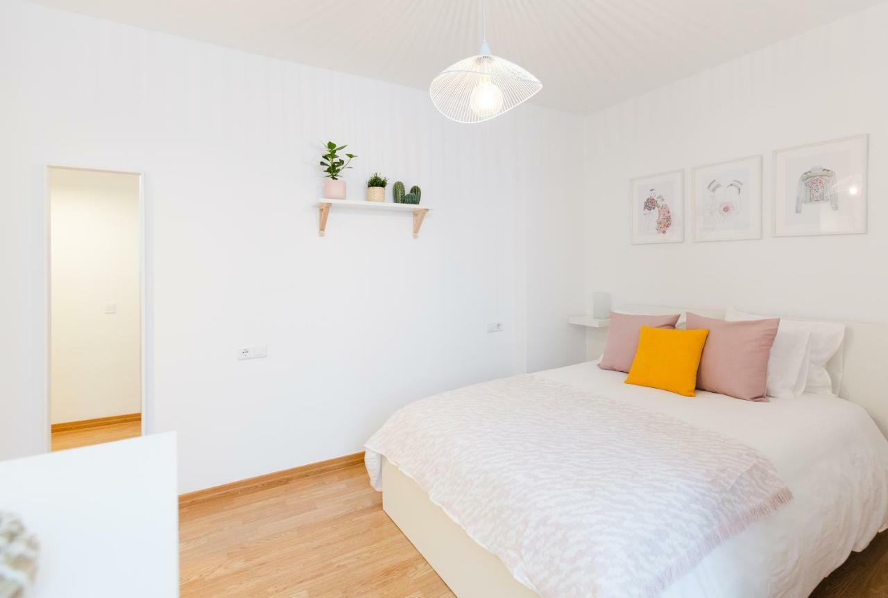 Apartament Hola Malaga Centro Historico Zewnętrze zdjęcie