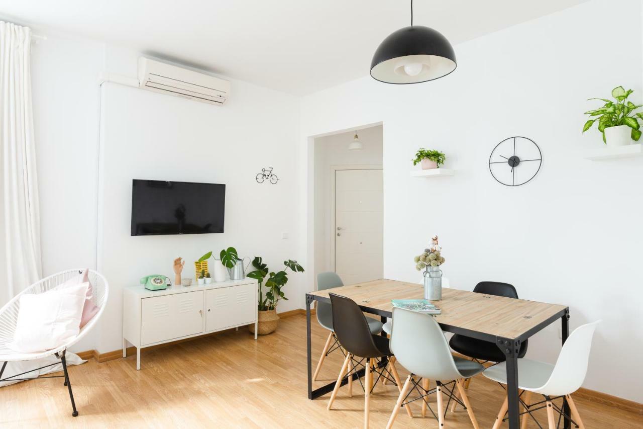 Apartament Hola Malaga Centro Historico Zewnętrze zdjęcie